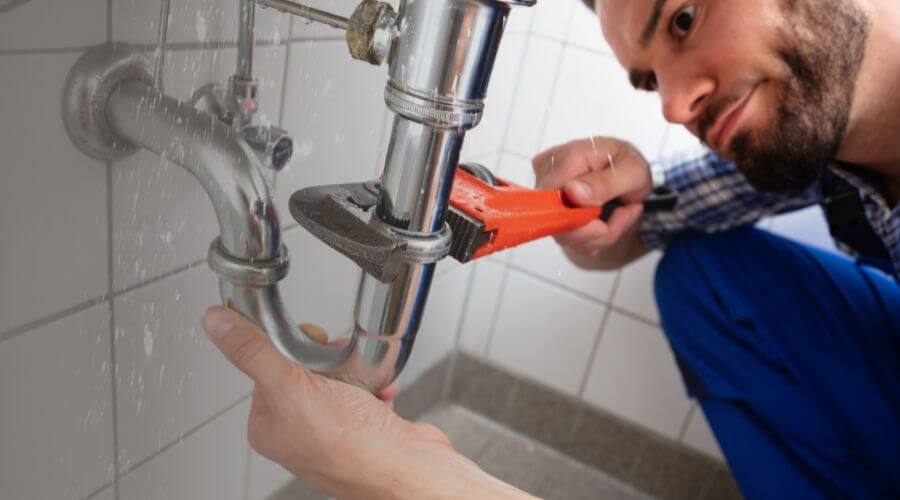 Expert burst pipe repair services in Mountain Grove, MO
